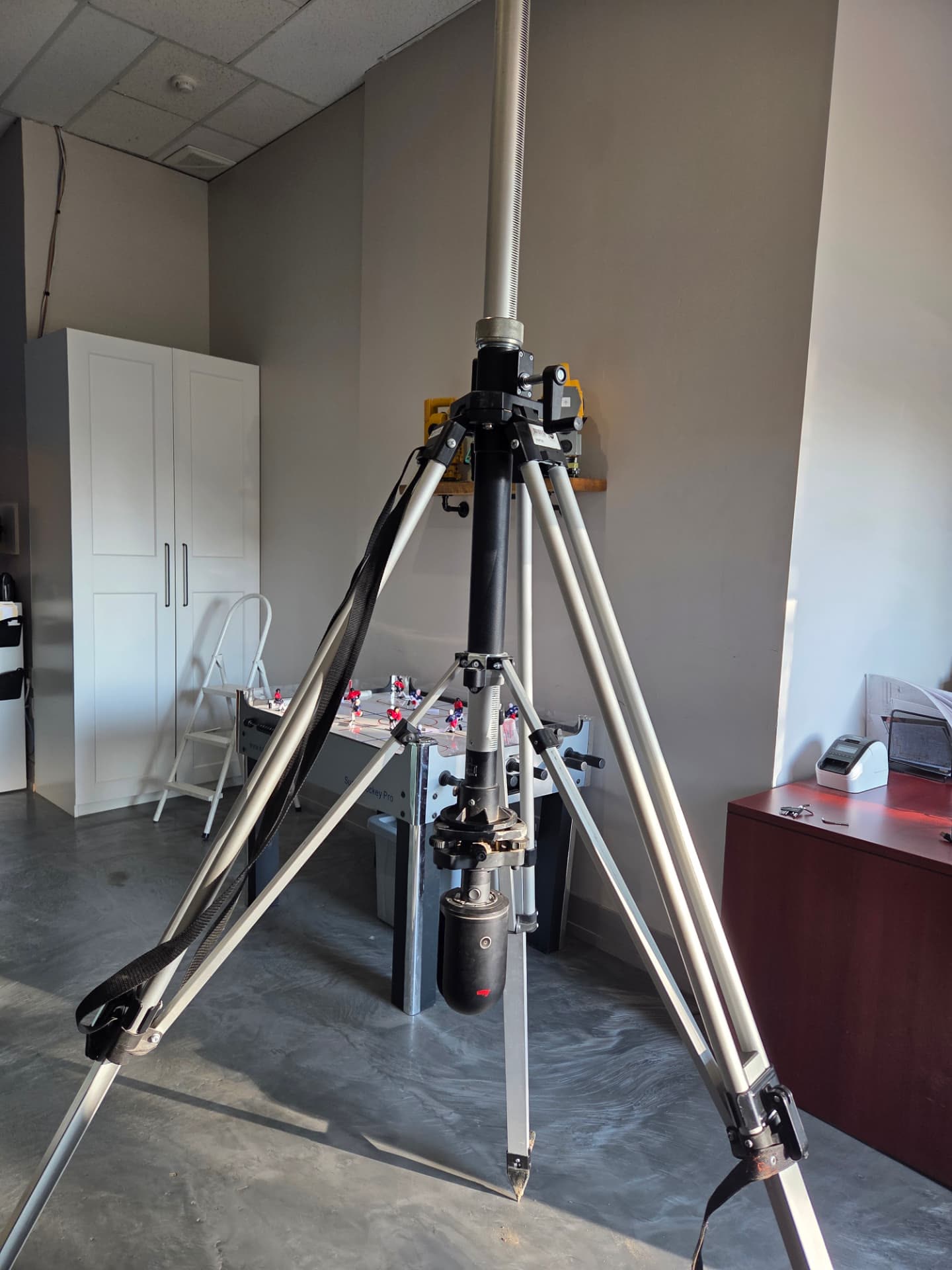 Relevé intérieur au scanneur 3D dans un immeuble commercial