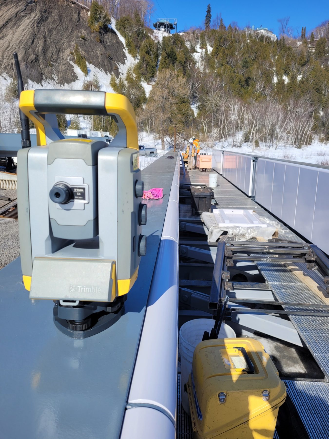 Système LiDAR mobile installé sur un véhicule pour un relevé de corridor
